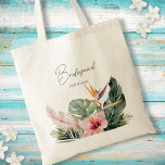 Prachtige tropische botanische bestemming bruiloft tote bag<br><div class="desc">Deze elegante canvas tas van het bestemmingshuwelijk kenmerkt prachtige waterverf botanicals met inbegrip van palmbladeren, hibiscus, en paradijsvogel. De typografie is klassiek en toch modern. Het script op de voorkant zegt "bruidsmeisje", maar dit kan gemakkelijk worden veranderd om te zeggen "Maid of Honor", "Moeder van de bruid" etc. Dit is...</div>