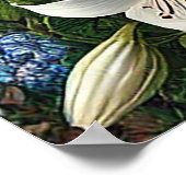 Prachtige valk zit tussen levendige bloemen poster (Hoek)