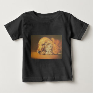 Prachtige verbazingwekkende kat en hond knuffelen 