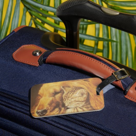 Prachtige verbazingwekkende kat en hond knuffelen  bagagelabel (Voorkant Insitu 3)