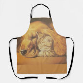Prachtige verbazingwekkende kat en hond knuffelen  schort (Voorkant)