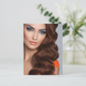 Prachtige vrouw met lange adem in het Oranje Briefkaart (Staand voorkant)