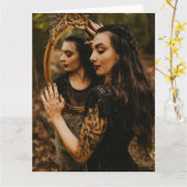 prachtige vrouwen met spiegelwenskaart kaart (Gele Bloem)