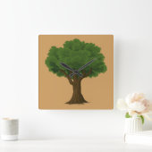 Prachtige wandklok in het ontwerp van de boom (Huis)