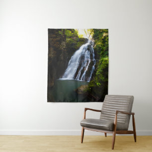 Prachtige waterval met zonlicht gloed wandkleed