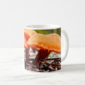 Prachtige wilde paddenstoelen bos in een herfstvel koffiemok (Voorkant rechts)