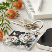 Prachtige witte rozen met gouden details sleutelhanger (Voorkant Rechts)