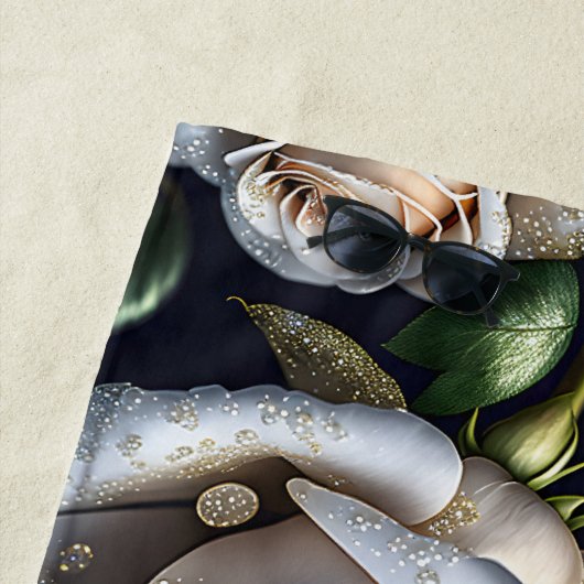 Prachtige witte rozen met gouden details strandlaken (In situ)