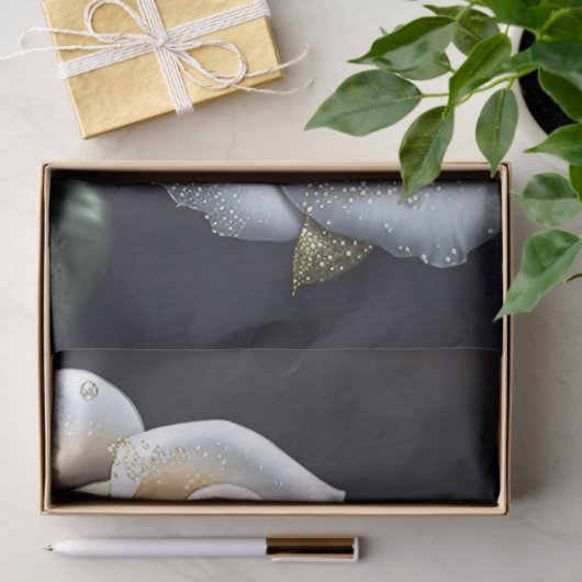 Prachtige witte rozen met gouden details tissuepapier (Geschenk)