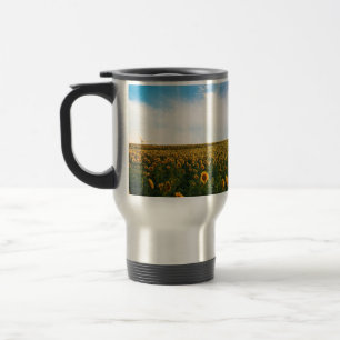 prachtige zonnebloemen met een wolkenblauwe hemel reisbeker
