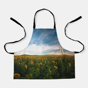 prachtige zonnebloemen met een wolkenblauwe hemel schort