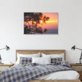 Prachtige zonsondergang door filialen canvas afdruk (Insitu (Slaapkamer))