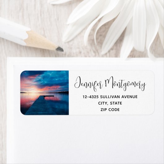 Prachtige zonsondergang op een rustig meer adres etiket (Insitu)