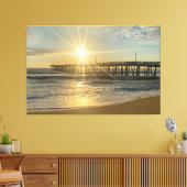 Prachtige zonsopgang bij Virginia Beach Pier - Sun Canvas Afdruk (Insitu (Woonkamer))