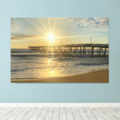 Prachtige zonsopgang bij Virginia Beach Pier - Sun Canvas Afdruk (Insitu (Houten vloer))