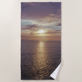 Prachtige zonsopgang boven de oceaan  strandlaken