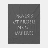Praesis ut prosis ne ut imperes fleece deken (Voorkant)