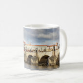 Prague Castle en Charles Bridge souvenir foto Koffiemok (Voorkant rechts)