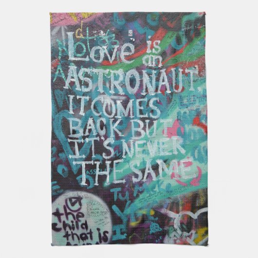 Prague Graffiti Theedoek (Verticaal)