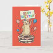 Prairie Hond Staande Op Taart Happy & Verjaardag T Kaart (Gele Bloem)