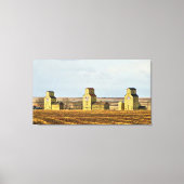 Prairie Sentinels Mossleigh Alberta Canvas Print (Voorkant)