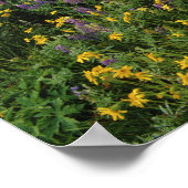 Prairiebloemen vullen weide bij meer poster (Hoek)