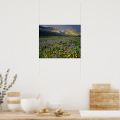 Prairiebloemen vullen weide bij meer poster (Keuken)