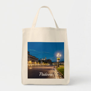 Prato della Valle 's nachts in Padova, Italië Tote Bag