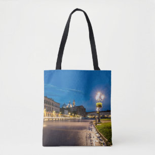 Prato della Valle 's nachts in Padova, Italië Tote Bag