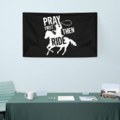 Pray First Vervolgens Ride Cute Barrel Racer Rodeo Spandoek (Beurs)