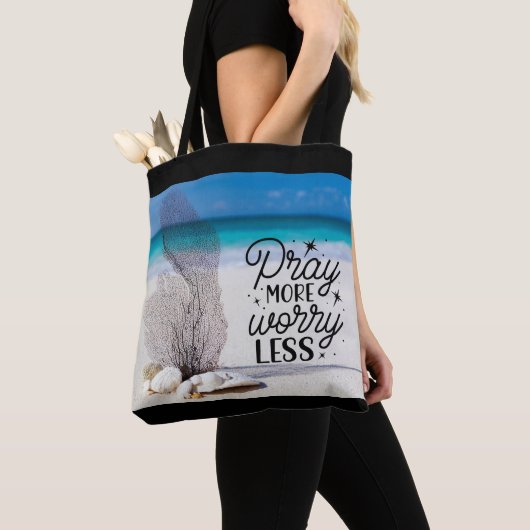 "Pray more Worry Miness" zeeschelpen op Sandy Beac Tote Bag (Dichtbij)