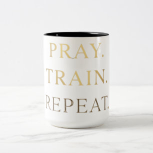 Pray Train Repeat Mok – Christelijke Fitness Motiv