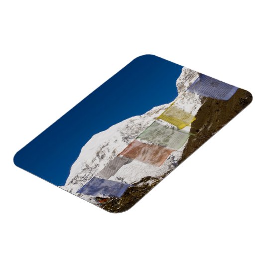 Prayer vlaggen en de berg Jhomolhari, Bhutan. Magneet (Linkerzijde)