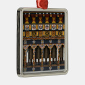 Prayer Wheels in een klein publiek plein Metalen Ornament (Rechts)