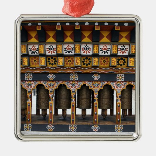 Prayer Wheels in een klein publiek plein Metalen Ornament (Voorkant)