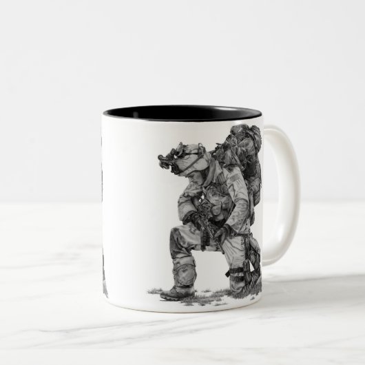 Praying Soldier Tweekleurige Koffiemok (Voorkant rechts)