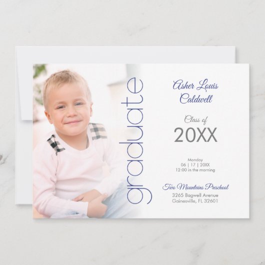 Pre-K Afstudeerder minimalistisch blauw Details Fo (Voorkant)