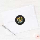 Pre-K Dude Funny Terug naar school Eerste schoolda Ronde Sticker (Envelop)