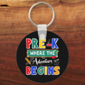 Pre-K waar het avontuur de Lessyschool begint Sleutelhanger (Voorkant)