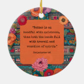 Prediker 4:6 KJV vers Rustigheid Floral Boho Keramisch Ornament (Achterkant)