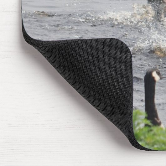 Preening Canada in ganzen en in het water levende  Muismat (Hoek)