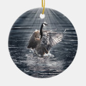 Preening, Flapping Wild Canada Goose Design Keramisch Ornament (Voorkant)