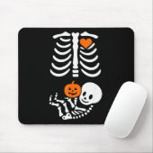 Pregnant Skeleton Baby Bump Funny Halloween Tee Muismat (Met muis)