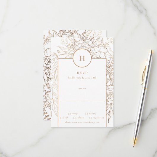 Premium - Elegant Gold Monogram Wreath Wedding RSVP Kaartje (Voorkant / Achterkant in situ)