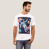 Premium Explorer T-Shirt: Astronaut op een ruimtea T-shirt (Voorkant volledig)