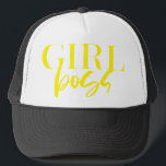 Premium | Girl Boss | Gele tekst Modern Ultra Trucker Pet<br><div class="desc">GIRL BOSS - modern,  leuk,  trendy en krachtig ***Voor extra zazzle kantoorbenodigdheden,  adverteren of koopwaar om dit punt aan te passen,  te contacteren gelieve ons door het ontwerpercontact op onze zazzle homepage.</div>