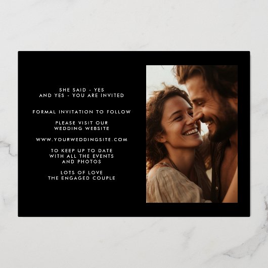 Premium GOLD FOUR Fotobruiloft Bewaar de datum Folie Uitnodiging (Achterkant)