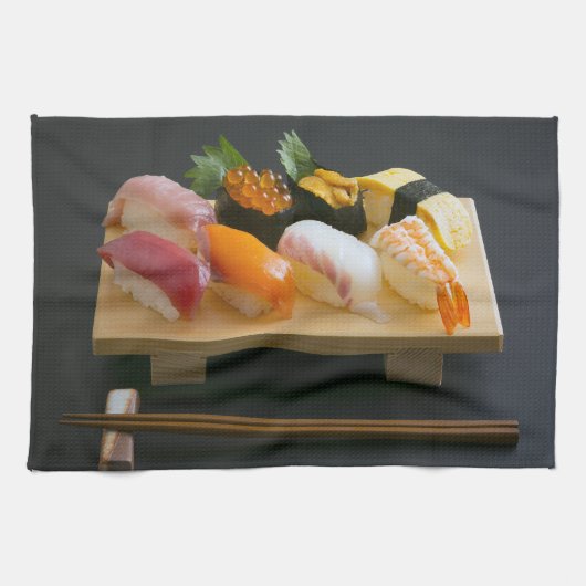 Premium Sushi on Traditional Board Theedoek (Horizontaal)