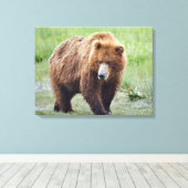 Premium Wrapped Canvas 24x18 met grizzly beer (Insitu (Houten vloer))