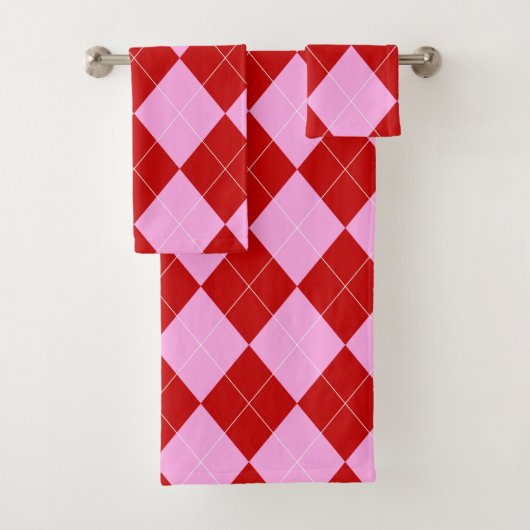 Preppy Argyle Tartan Diamond Plaid Rood Roze Bad Handdoek (Insitu)
